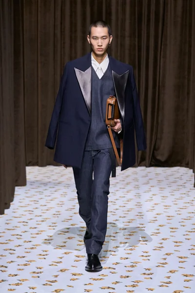 Look 50
